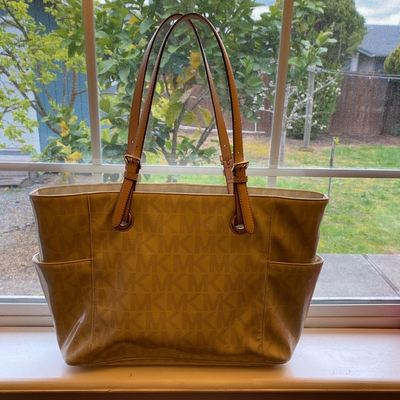 Michael kors hand bag - Picture 6 of 6